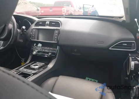 2018 Jaguar Xe 25T z USA, uszkodzony, nr VIN SAJAS4FX1JCP35016